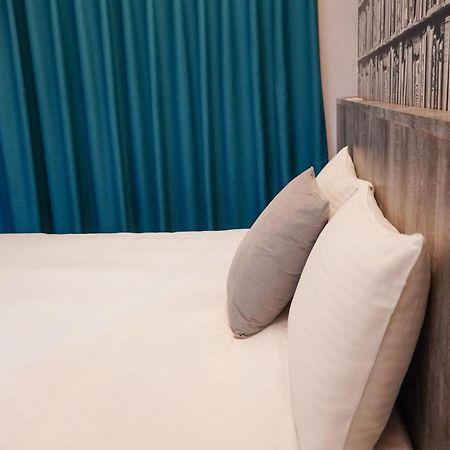 Talmud Hotel Gongyuan Тайджун Екстериор снимка