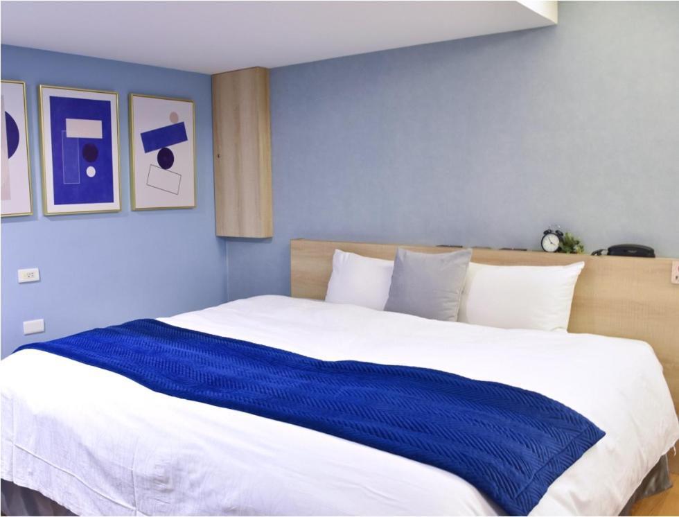 Talmud Hotel Gongyuan Тайджун Екстериор снимка
