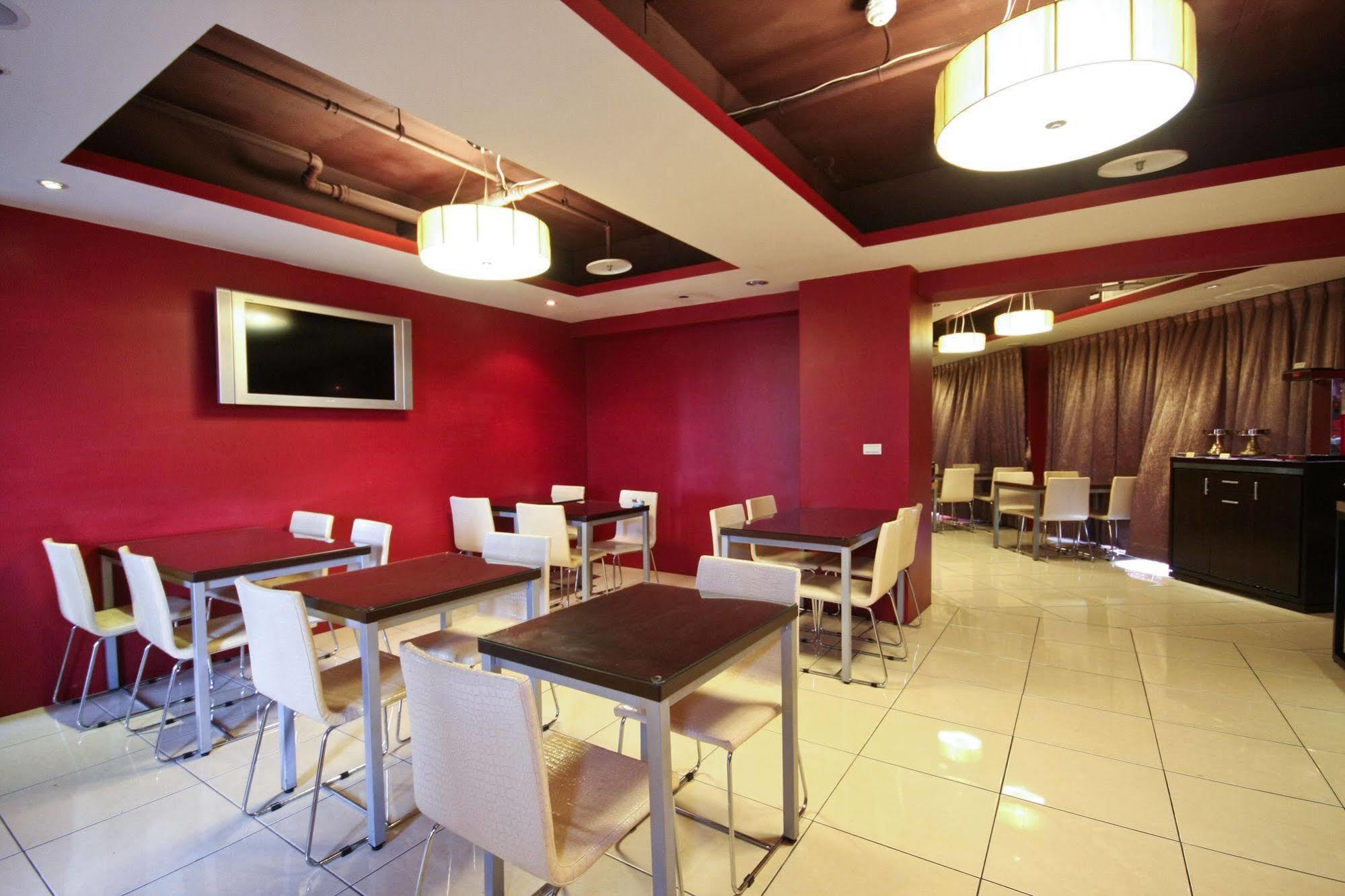 Talmud Hotel Gongyuan Тайджун Екстериор снимка